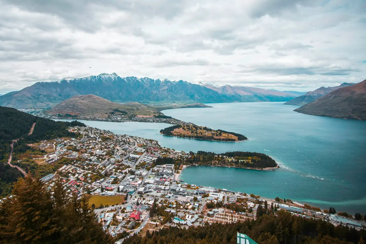 Queenstown and Lake Wakatipu seen from the hill above town